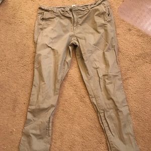 Loft by Ann Taylor olive boyfriend pants. Size 6p